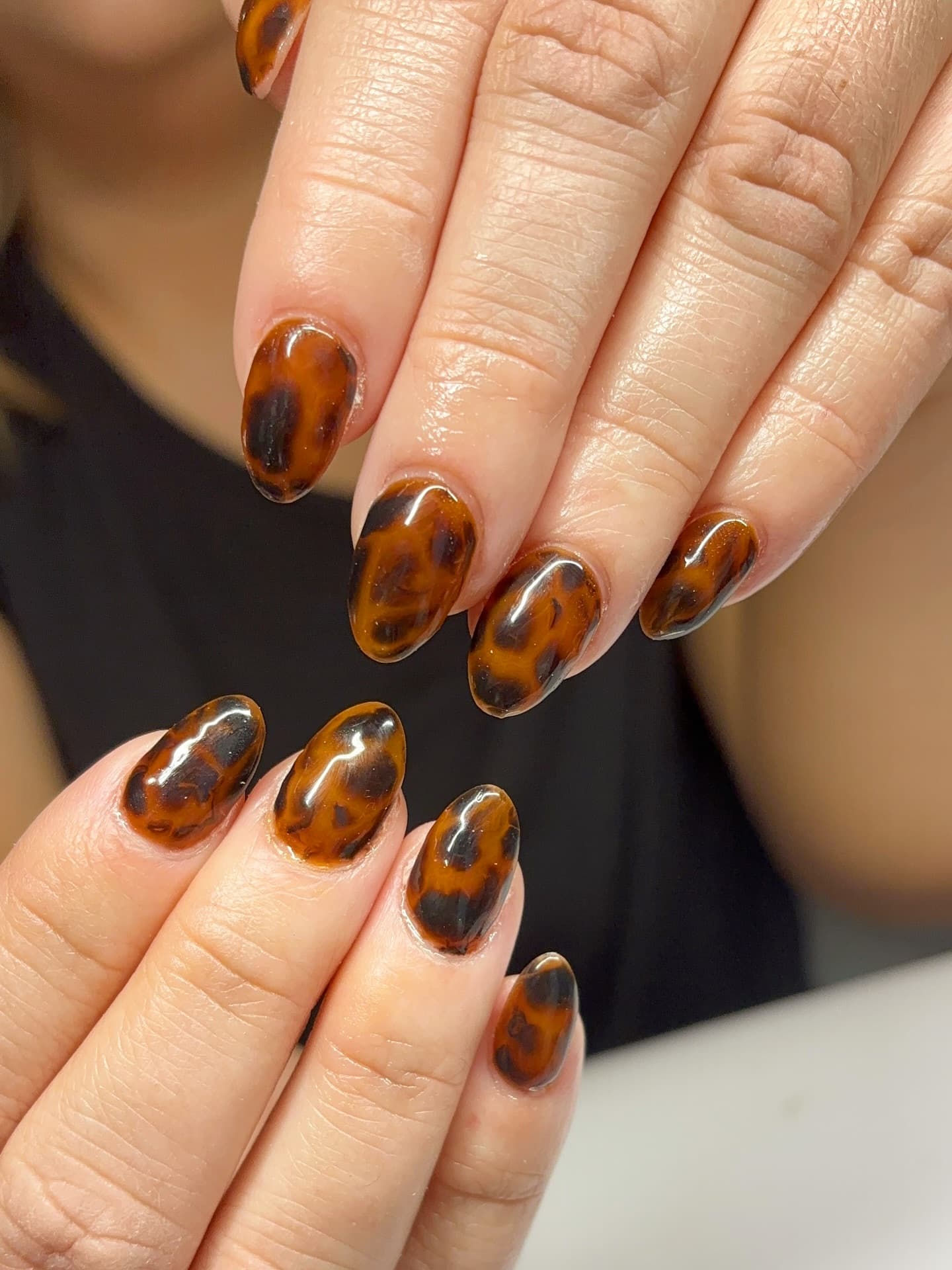 Tortoiseshell-pattern nail set